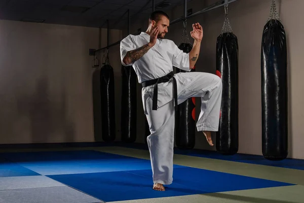 Karate fighter practicing martial arts in a fight club — Stock Photo, Image