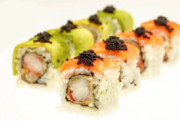 Japonês sushi close-up no fundo branco — Fotografia de Stock
