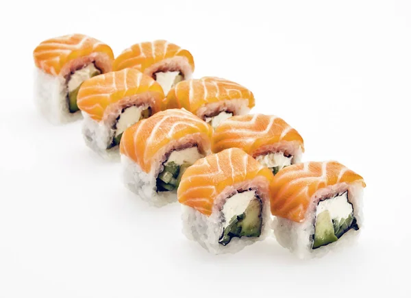 Conjunto de rollos japoneses sobre fondo blanco . — Foto de Stock