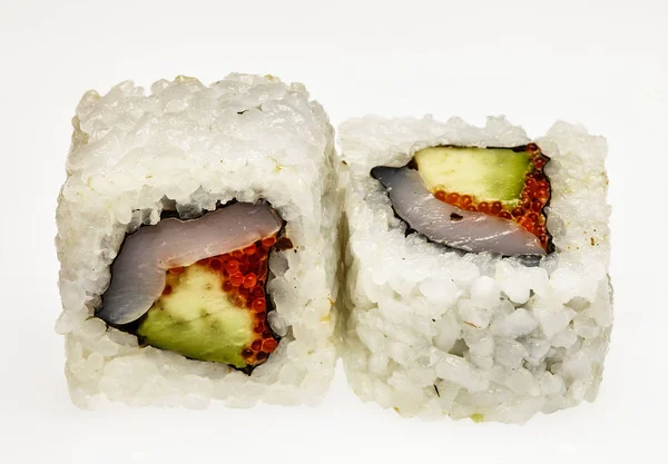 Närbild foto av traditionell japansk sushi rullar, isolerad på en vit bakgrund — Stockfoto