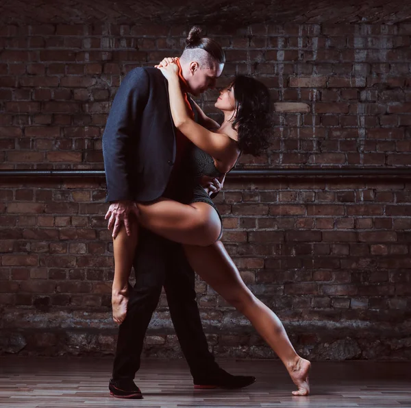 Passionate couple in love, perform the dance in dark — Stock Photo, Image