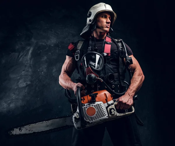 Portrait of strong man with chainsaw and oxygen mask — Stock Photo, Image