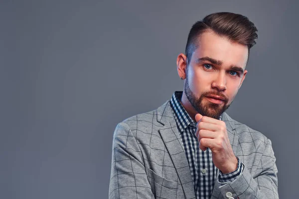 Retrato de atractivo hombre pensativo en camisa a cuadros y blaser gris —  Fotos de Stock