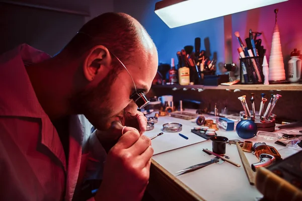 Focused pensive master is working on clients watch at his workshop. — Stock Photo, Image