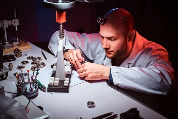 Mature watchmaker is working at his own studio. — Stock Photo, Image