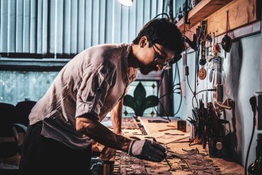 Caftman eski kırık vitray geri