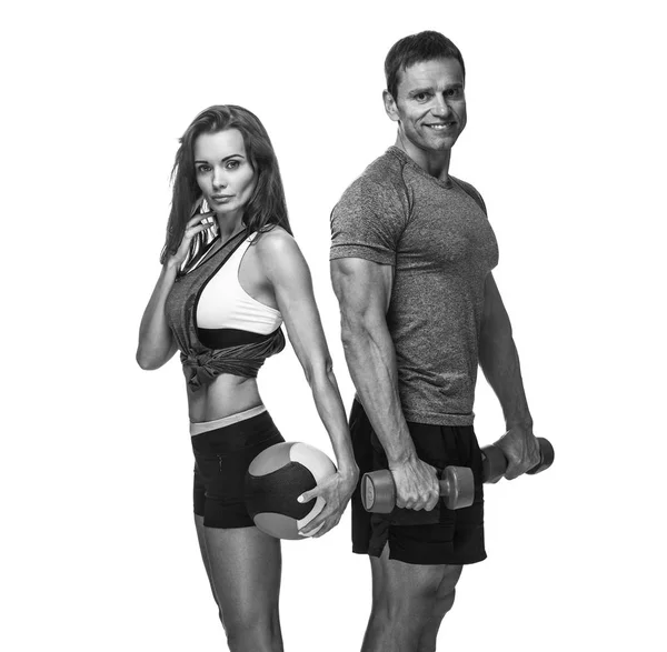 Sportos pár súlyzók és a labda. — Stock Fotó