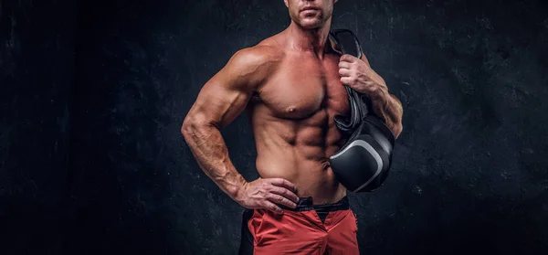 Boxer muscular está aquecendo antes de sparring — Fotografia de Stock