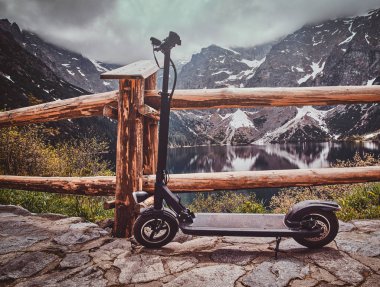 Önünde muhteşem görünümü ve scooter ile Beautivul vivipoint