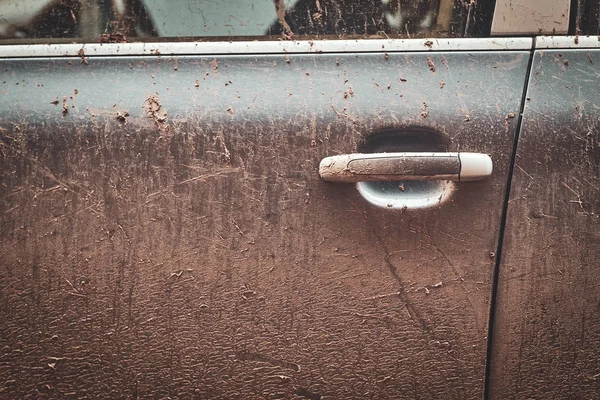 Närbild fotosession av mycket smutsig bil — Stockfoto