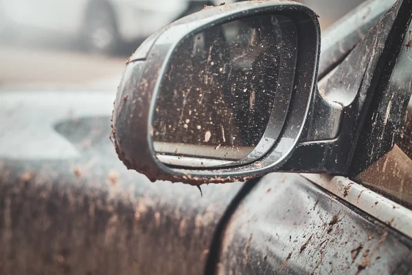 非常に汚れた車のクローズアップ写真撮影 — ストック写真