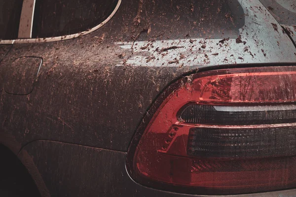 Nahaufnahme Fotoshooting von sehr schmutzigem Auto — Stockfoto