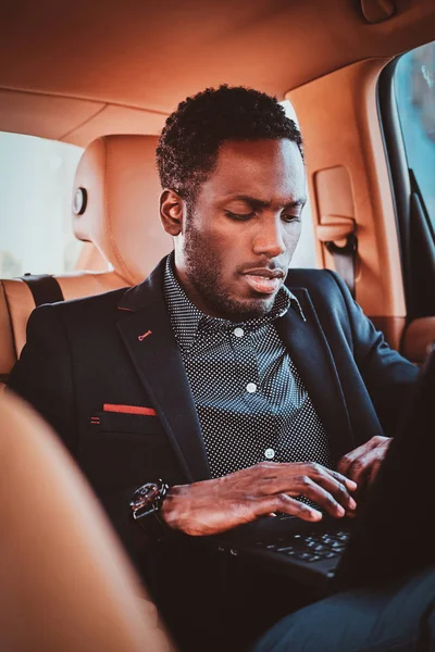 Afro american businessman in his car — Stock Photo, Image