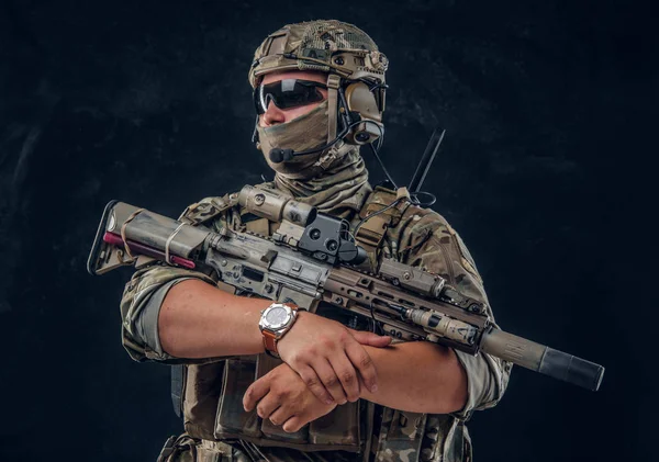 Military man in uniform with machine gun — Stock Photo, Image