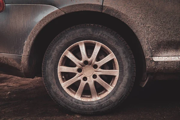 Nahaufnahme Fotoshooting von sehr schmutzigem Auto — Stockfoto