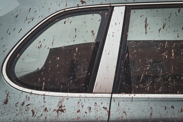 Fotografie de închidere a unei mașini foarte murdare — Fotografie, imagine de stoc