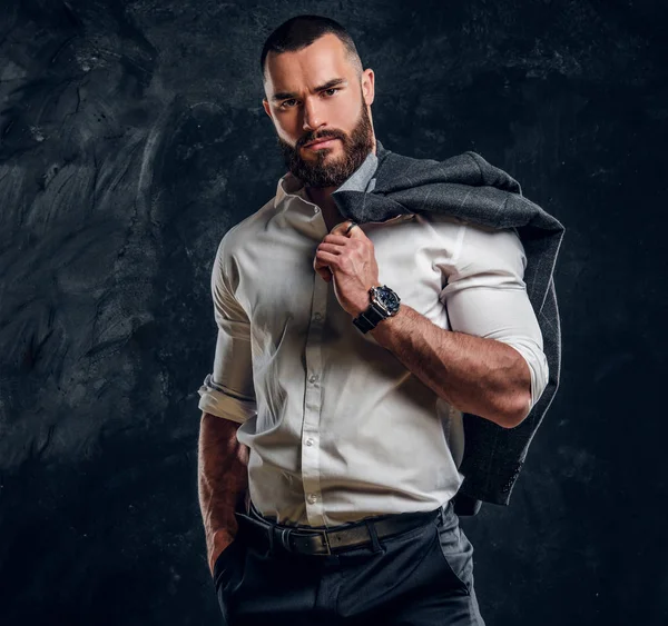 Retrato de hombre atractivo en camisa blanca — Foto de Stock