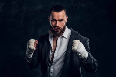 Boks eldivenyakışıklı sakallı adam portresi