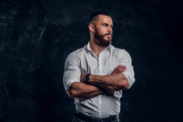 Retrato de hombre atractivo en camisa blanca — Foto de Stock