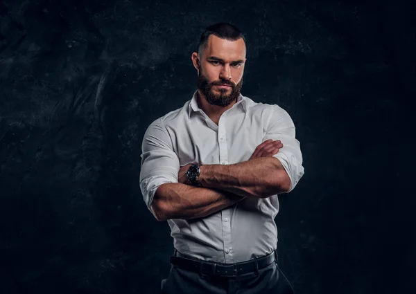 Retrato de homem atraente em camisa branca — Fotografia de Stock