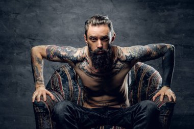 Uyuşturucu kullanıcı kavramı - depresif adam çok üzgün hissediyorum