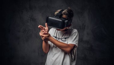 Sanal gerçeklik googles ile çocuk portresi