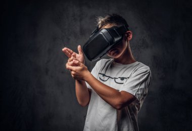 Sanal gerçeklik googles ile çocuk portresi