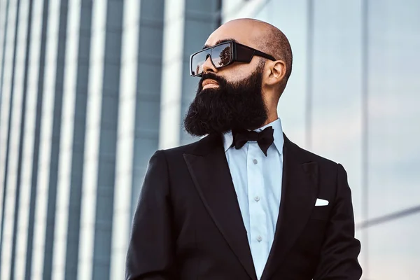 Portrait of bald bearded man in sunglasses — Stock Photo, Image
