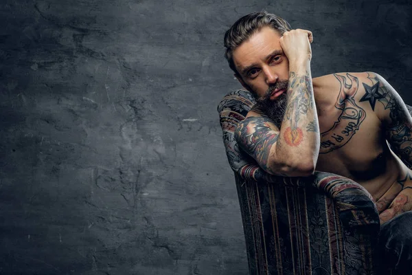 Uyuşturucu kullanıcı kavramı - depresif adam çok üzgün hissediyorum