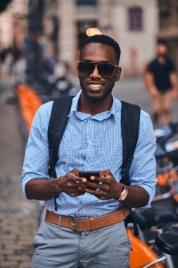 Amerikalı turist kiralık bisiklet için ödüyor