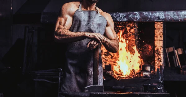 Strong blacksmith is posing for photographer at his workshop — Stock Photo, Image