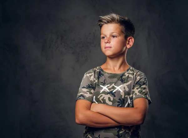 Porträt eines jungen attraktiven Schülers im Fotostudio — Stockfoto