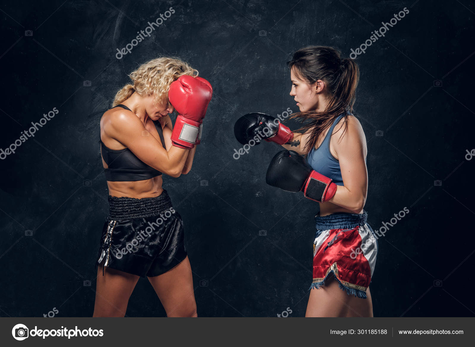 Fight between two professional female boxers Stock Photo by ©fxquadro