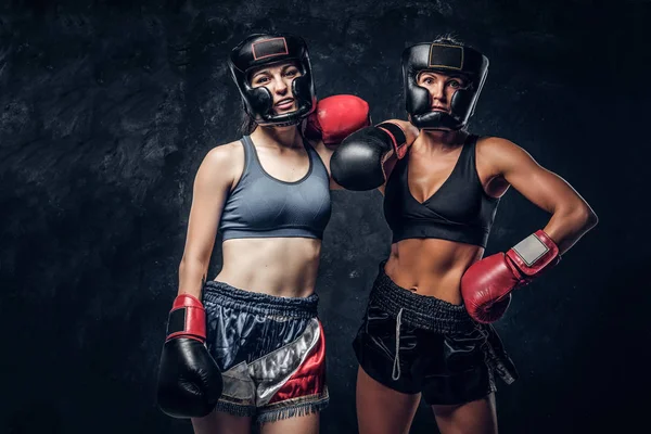 Boxing trainer and her new student — Stock Photo, Image