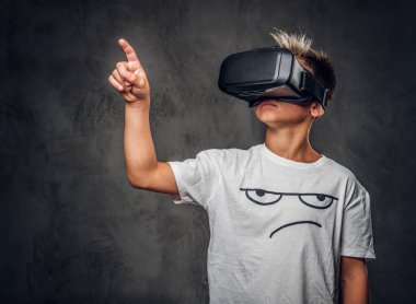 Sanal gerçeklik googles ile çocuk portresi