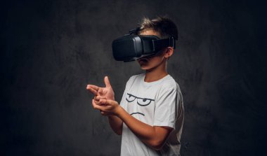 Sanal gerçeklik googles ile çocuk portresi