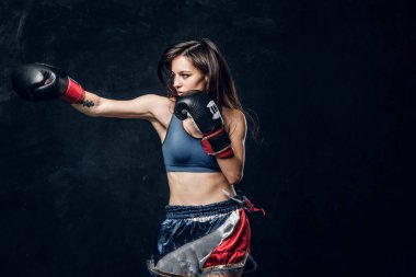 Oldukça profesyonel kadın boksör portresi