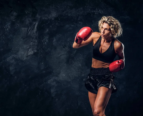 Portrait of professional female boxer in action — Stock Photo, Image