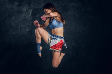 Oldukça profesyonel kadın boksör portresi