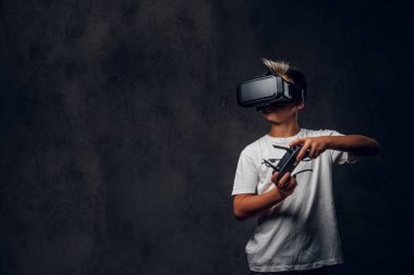Sanal gerçeklik googles ile çocuk portresi