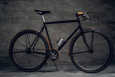 Depolama siyah retro bisiklet