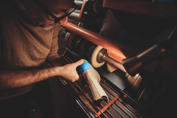 Booot maker is working at his workshop — Stock Photo, Image