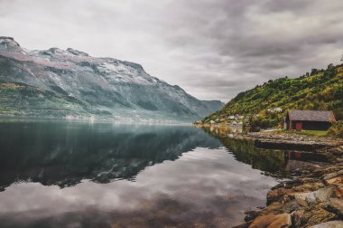 Sonbaharda güzel Norveç milli parkı.
