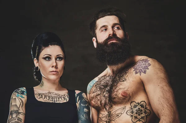 Portrait of tattooed man and woman at photo studio — Stock Photo, Image