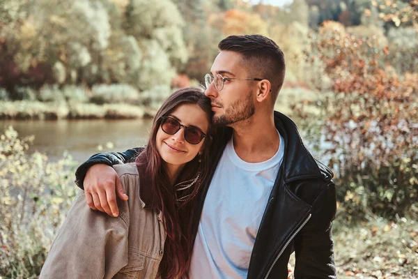 Retrato de dos jóvenes románticos — Foto de Stock