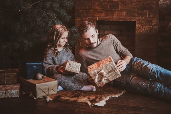 Concept of Christmas season - father and daughter — Stock Photo, Image