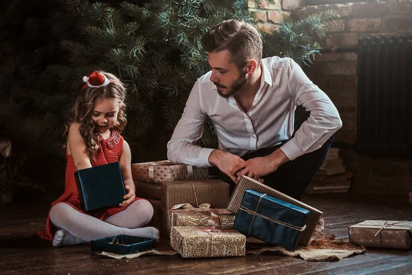 Concept of Christmas season - father and daughter — Stock Photo, Image