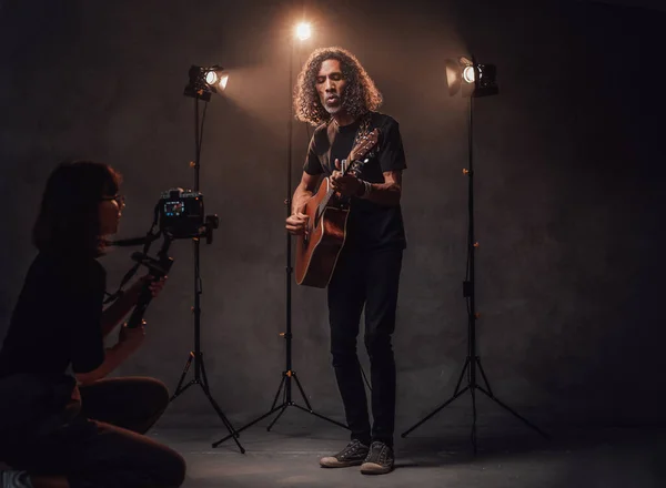 Videographer shoots how a talented Latin American musician playing guitar in the studio — Stock Photo, Image