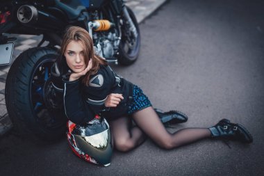 Motosport hobisi çekici ve güzel kız, motosport tutkusu