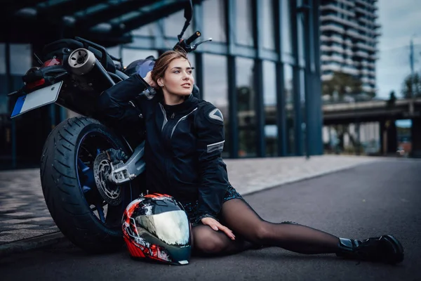 Motosport hobby of attractive and beauty girl, motosport passion — Stock Photo, Image